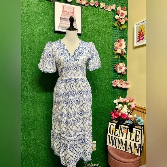 🌷Brand New eyelet dress embroidered can fit Sm up to M very nice quality!🌷 - Picture 7 of 8